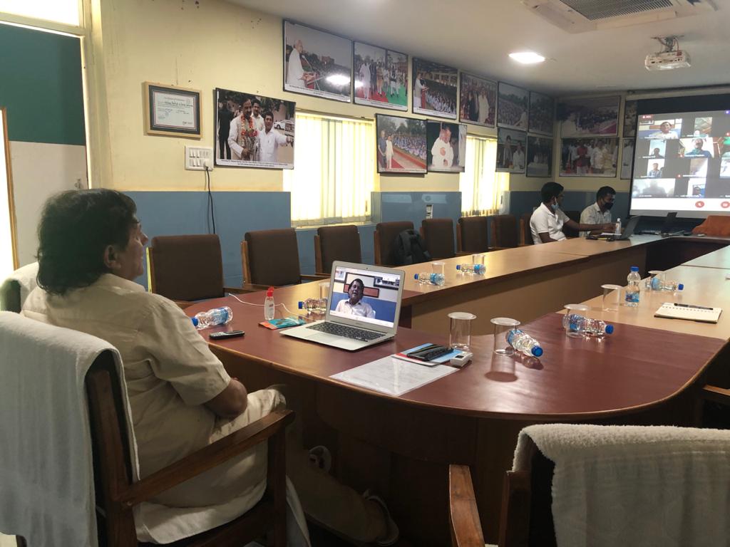 Dr. Samanta meeting with KISS Students during Covid